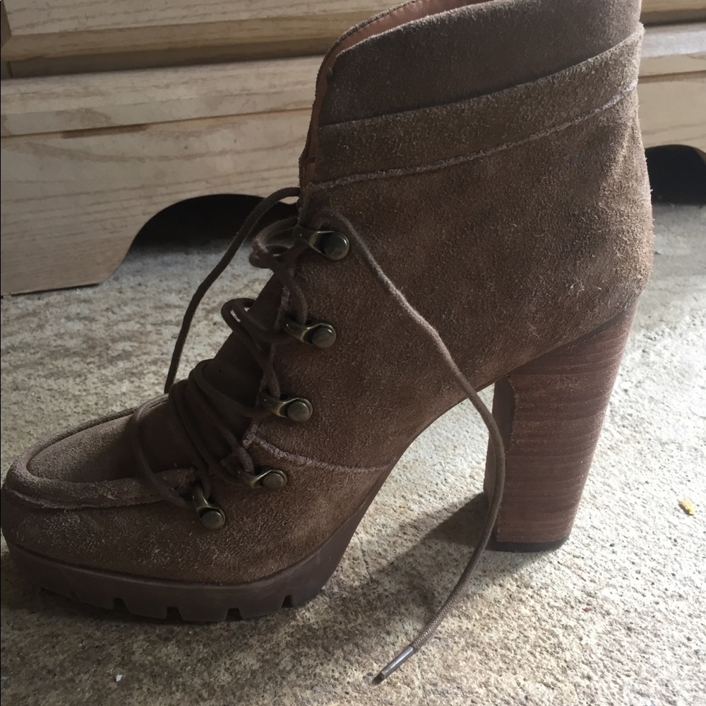 Light brown suede booties
